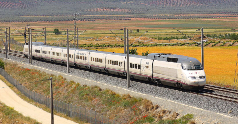 Tren de la serie 100 de Renfe AVE, uno de los que podrá llegar al aeropuerto de Barajas en 2025. FELIX_252.