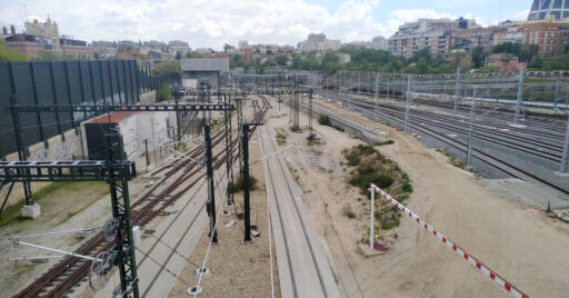 Vías de ancho UIC en la cabecera sur de Chamartín a la espera de la reconversión de las vías 14 y 15. MIGUEL BUSTOS.