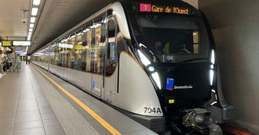El primer tren de la serie M7 del metro de Bruselas en servicio en la línea 1. © STIB.