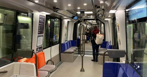 Interior de un tren de la serie MP14 del metro de París. CHABE01.
