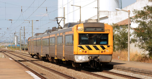 Unidad de la serie 2240 de CP, que podrá ser sustituida por los 117 trenes nuevos. NELSO SILVA.