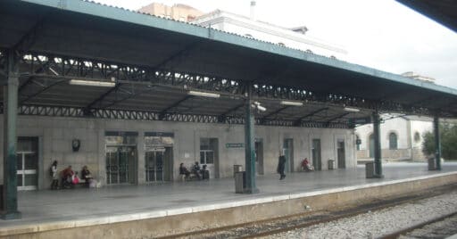 Andenes de la estación del ferrocarril convencional en Cuenca. ENRIQUE ÍÑIGUEZ RODRÍGUEZ.