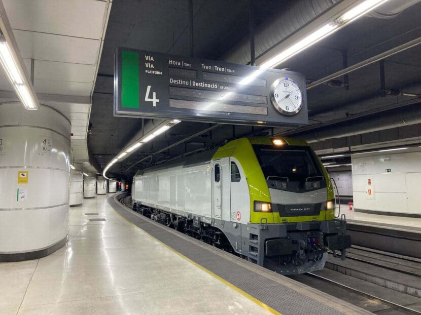 Locomotora Euro6000 de Stadler en Barcelona Sants durante su proceso de homologación. © ÁNGEL MOLINA CASADO.