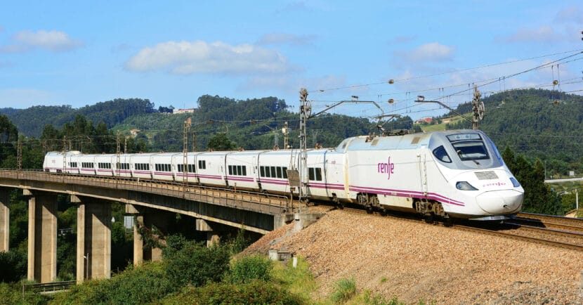 Renfe reformará los trenes de las series 130 y 730 para mejorar su confort y ofrecer WiFi a bordo.