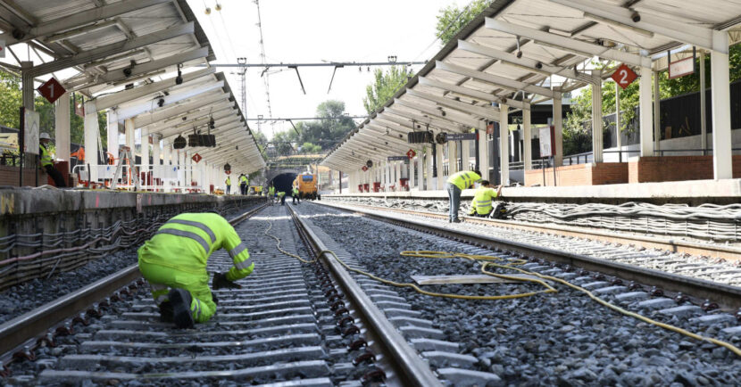 Últimos trabajos en la renovación de vía en la estación de Orcasitas. © ADIF