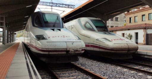 2 trenes de la serie 112 haciendo pruebas en la estación de Orense. © AGUSTÍN SUÁREZ.