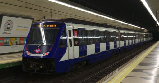 Metro de Madrid comprará 684 coches usados hasta ahora en régimen de alquiler, como este 9000 bitensión. MIGUEL BUSTOS.