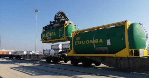 Carga de un tren de mercancías en el puerto de Tarragona. © AUTORIDAD PORTUARIA DE TARRAGONA.