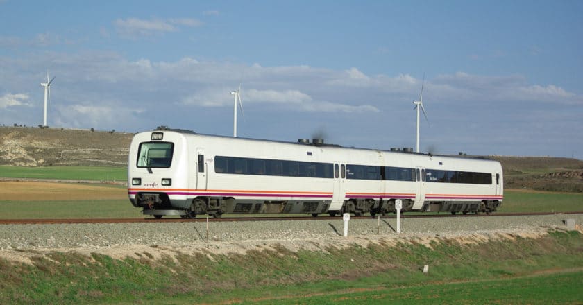 Adif adjudica en 2 contratos la renovación de 47 km de la línea Torralba-Soria.