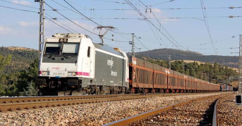 La Comisión Europea aprueba un régimen de ayuas de 120 millones de euros para fomentar el transporte de mercancías por ferrocarril en España.