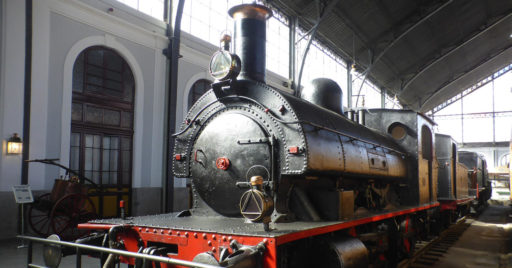 Interior del Museo del Ferrocarril de Madrid, con la 130-0201 en primer plano. CARLOS TEIXIDOR.