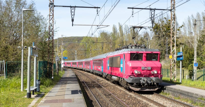 Ouigo Train Classique Nantes-Le Mans-Paris Bercy pasando esta tarde por Igny. (C) WILLIAM VERGUET