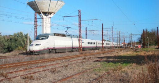 Tren de la serie 100 de Renfe haciendo un servicio AVE a Lyon operado conjuntamene con SNCF. © KEVIN TABOADA.