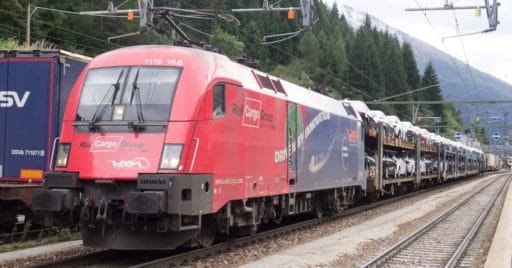Tren portacoches de Rail Cargo Group en Brennero. CC BY NC SA PETER452002