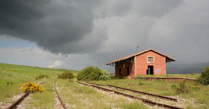 Muelle de carga en Olveja, en el ferrocarril Soria-Castejón. CC BY MIGUEL ÁNGEL GARCÍA.