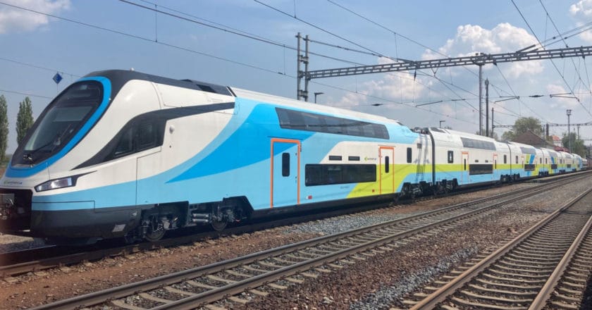 Primer tren de Westbahn fabricado por CRRC que llega al circuito de pruebas de Velim. © VUZ.