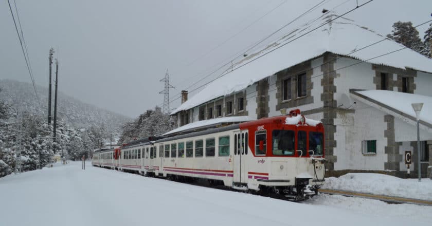 Tren de la serie 442 de la línea Cercedilla-Cotos. ÁLVARO ARRANS.