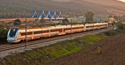 Unidad de la serie 449, como la averiada en Llinars del Vallès, circulando por las proximidades de la localidad. CC BY NC SA ALEIX CORTÉS.