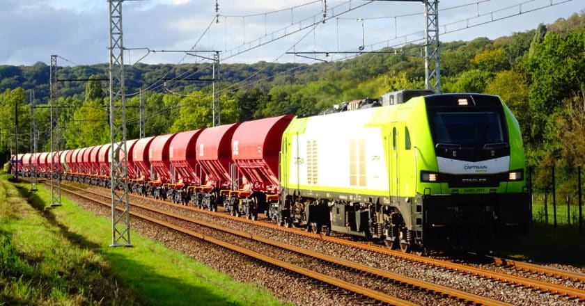 Locomotora Euro4001 de Captrain France, similar a las adquiridas por CSP Logitren, con un tren de mercancías en Francia. AM91BU.