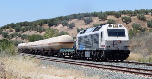 Renfe Mercancías mantendrá los tráficos considerados como sensibles, como los trenes militares o el transporte de gas.ANDRÉS PORCEL GARCÍA.