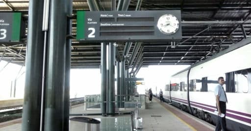 Alvia en la estación de Burgos-Rosa Manzano, que desde el 22 de julio circulará por la LAV Venta de Baños-Burgos. MARIAN VÁZQUEZ.
