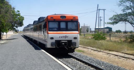 Regional Madrid-Cuenca-Valencia en la estación de Santa Cruz de la Zarza. FURBYTRENES.