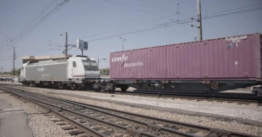 Tren de Renfe Mercancías con los contenedores que traerán maíz desde Ucrania. © MITMA.