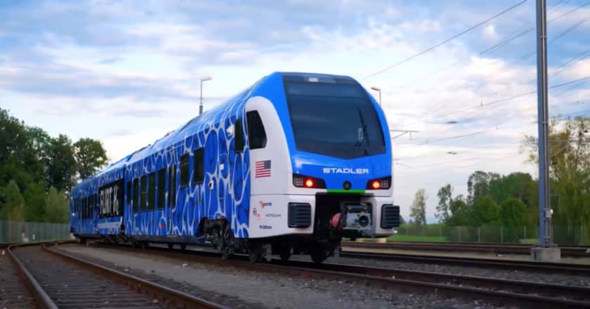 Captura de pantalla del vídeo en el que Stadler presenta el primer FLIRT H2 de hidrógeno. © STADLER.