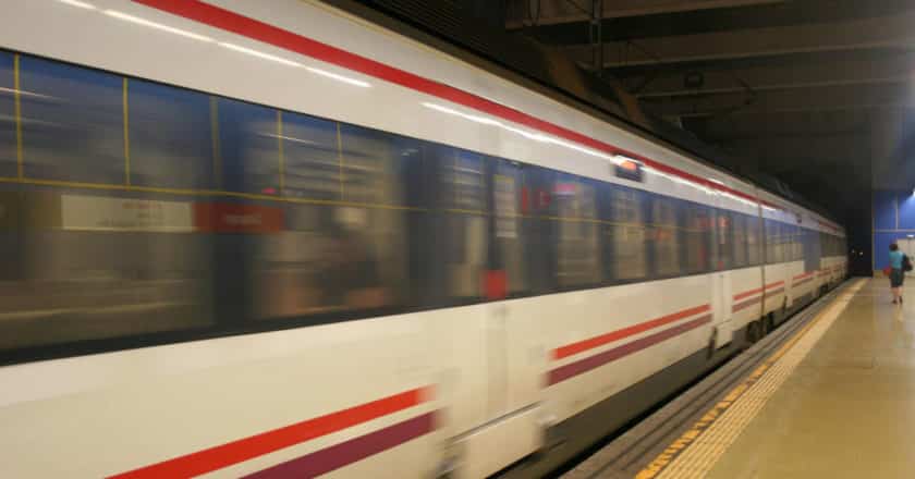 El Gobierno incluye en los PGE 2023 ampliar los abonos gratuitos de Renfe Cercanías y Media Distancia durante 2023.