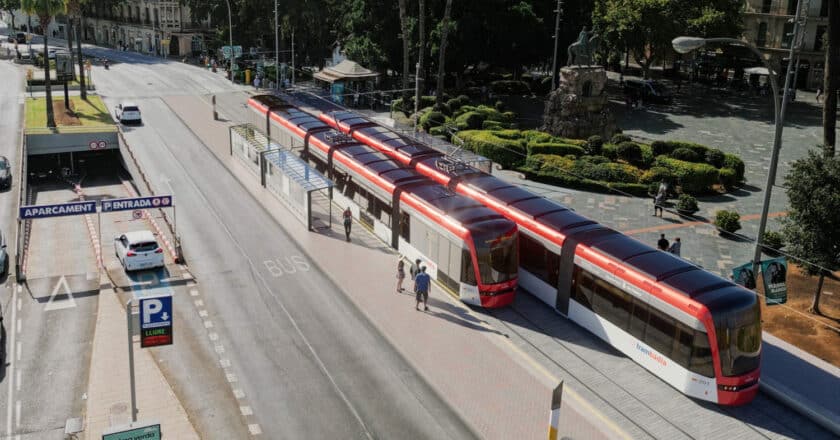 Imagen a ordenador del Trambadia en la Plaza de España de Palma. © TRAMBADIA.