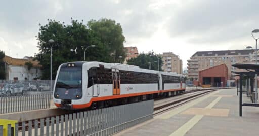 Unidad 2503-2504 en los andenes de Denia durante las primeras pruebas del tramo Gata de Gorgos-Denia. © VICENT GRIMALD.