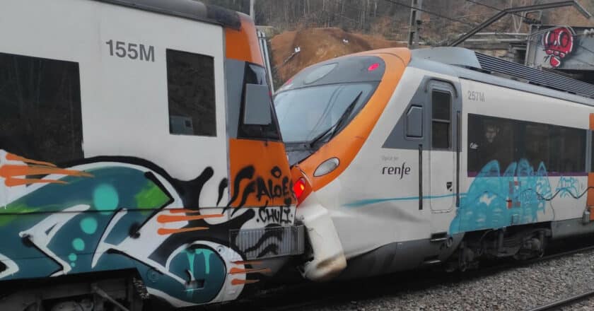 Los dos trenes accidentados en Montada i Reixac-Manresa. © @AIDAPEREZZ_