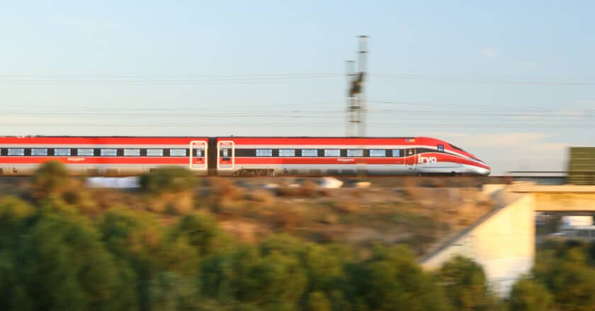 Primer iryo Madrid-Valencia llegando a su destino esta mañana. JORGE HERRERO GIMENO.