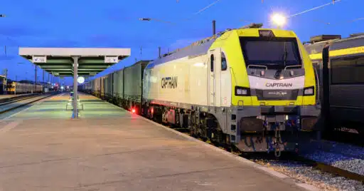 Locomotora 256-007 de la familia EURO6000 operada por Captrain, en la estación portuguesa de Entroncamento. NELSO SILVA.