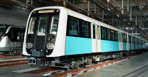 Los 11 nuevos trenes encargados por Transport for London para el Docklands Light Railway serán similares a los 43 del pedido inicial. © CAF