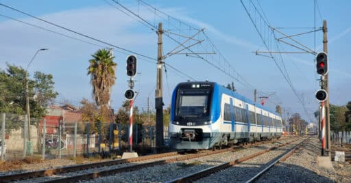 Tren del tipo SFE fabricado por CRRC Sifang similar a los que EFE ha comprado para los servicios Alameda-Melipilla y Quinta Normal-Batuco. © EFE.