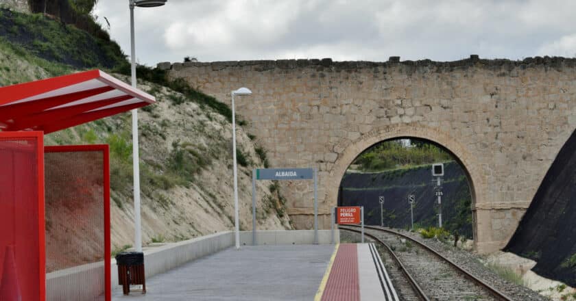 apeadero de albaida en la línea xàtiva alcoi. cc by nc sa enrique ÍÑiguez rodrÍguez