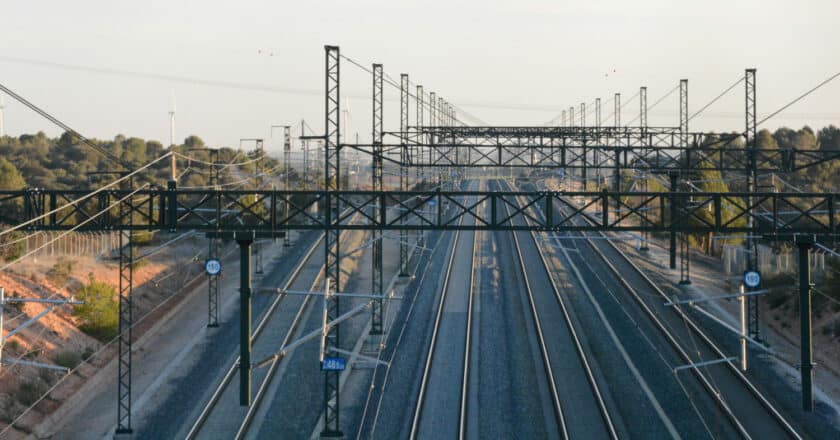 corredor de alta velocidad madrid levante a su paso por gabaldón. miguel bustos