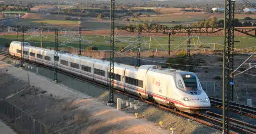 tren de la serie 112 de renfe ave circulando entre monteagudo de las salinas y bifurcación albacete en las proximidades de esta última. miguel bustos