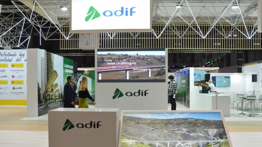 stand de adif en fitur 2024. miguel bustos