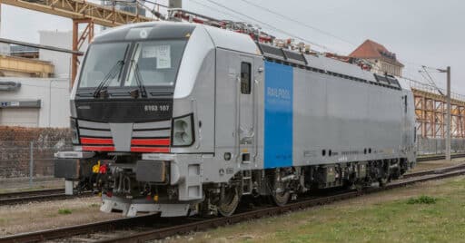 locomotora siemens vectron de la serie 193 con los colores de railpool. (c) siemens mobility