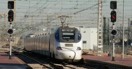 unidad de la serie 130 de renfe, perteneciente a la plataforma talgo 250. miguel bustos