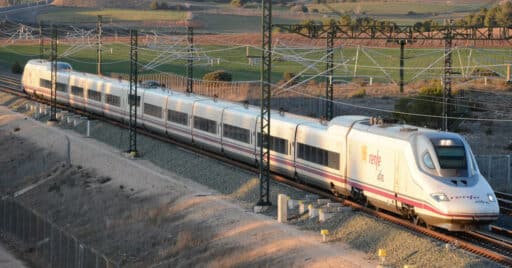 talgo 350 de renfe circulando por el corredor madrid levante a la altura de bifurcación albacete. miguel bustos