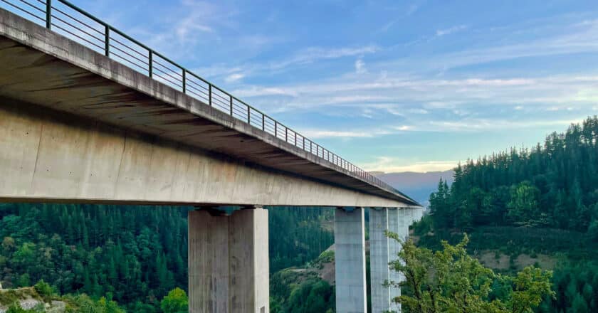 viaducto aramaio de la y vasca, sentido bilbao san sebastián. gonzalo ochoa