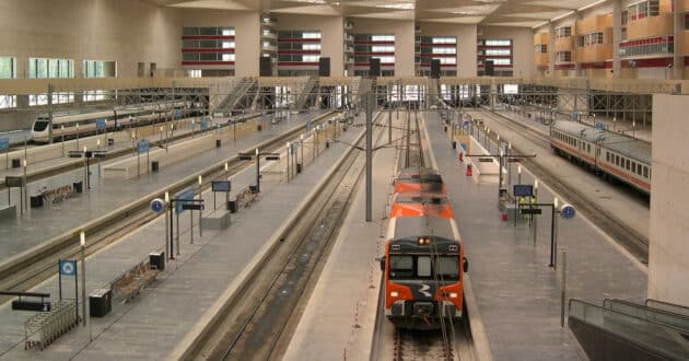 Platforms at Zaragoza Delicias station. MAXXCAN AND RETAMA.