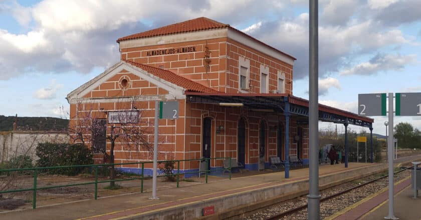 Estación de Almadenejos-Almadén, que se verá afectada por la electrificación de la línea Mérida-Puertollano