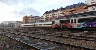 UT 470 grafiteada en Vitoria. SMILEY.TOERIST.