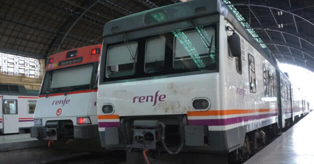 Trenes de Cercanías y Media Distancia en la estación de València Nord. (CC BY SA) MIGUEL BUSTOS