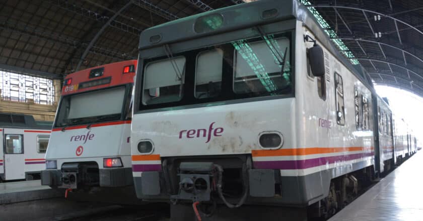 Trenes de Cercanías y Media Distancia en la estación de València Nord. (CC BY SA) MIGUEL BUSTOS