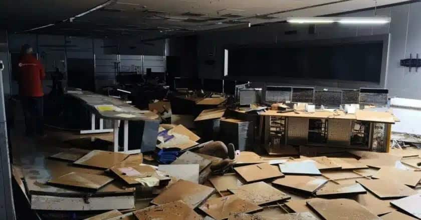 Image of the FGV Rail Control Center for Metrovalencia after the floods. UNKNOWN AUTHORSHIP.
